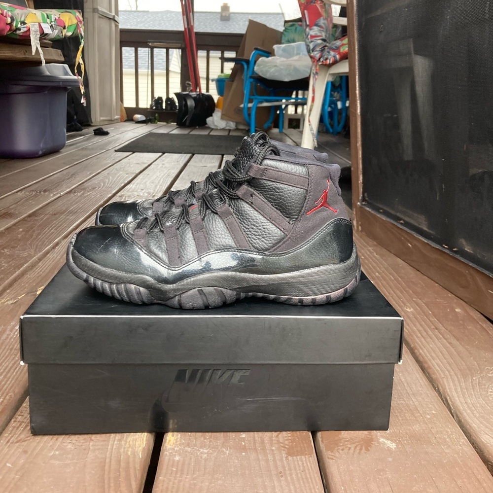 Nike Air Jordan 11 Cap and Gown Blood Money size 9 mens - Picture 3 of 8